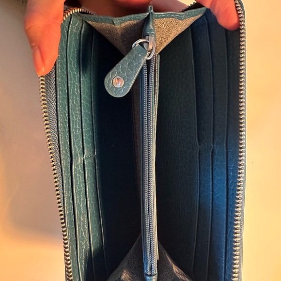 Roots Teal Leather Zip Wallet - Picture 3 of 3
